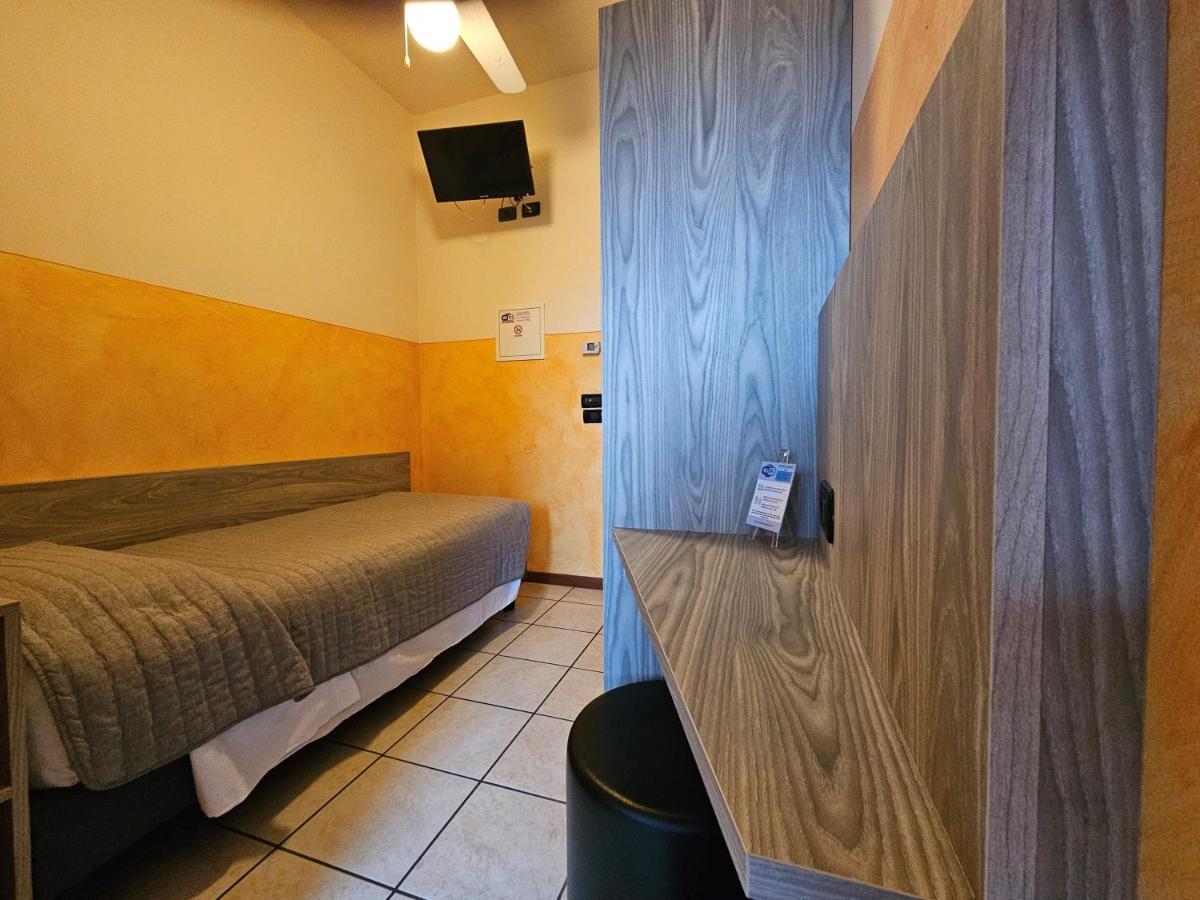 Hotel Euro Castegnato エクステリア 写真