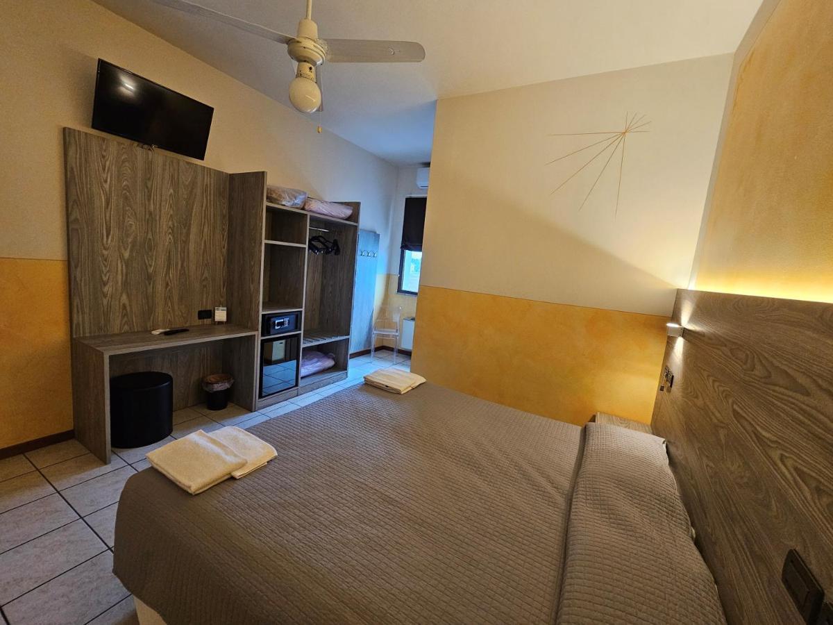 Hotel Euro Castegnato エクステリア 写真