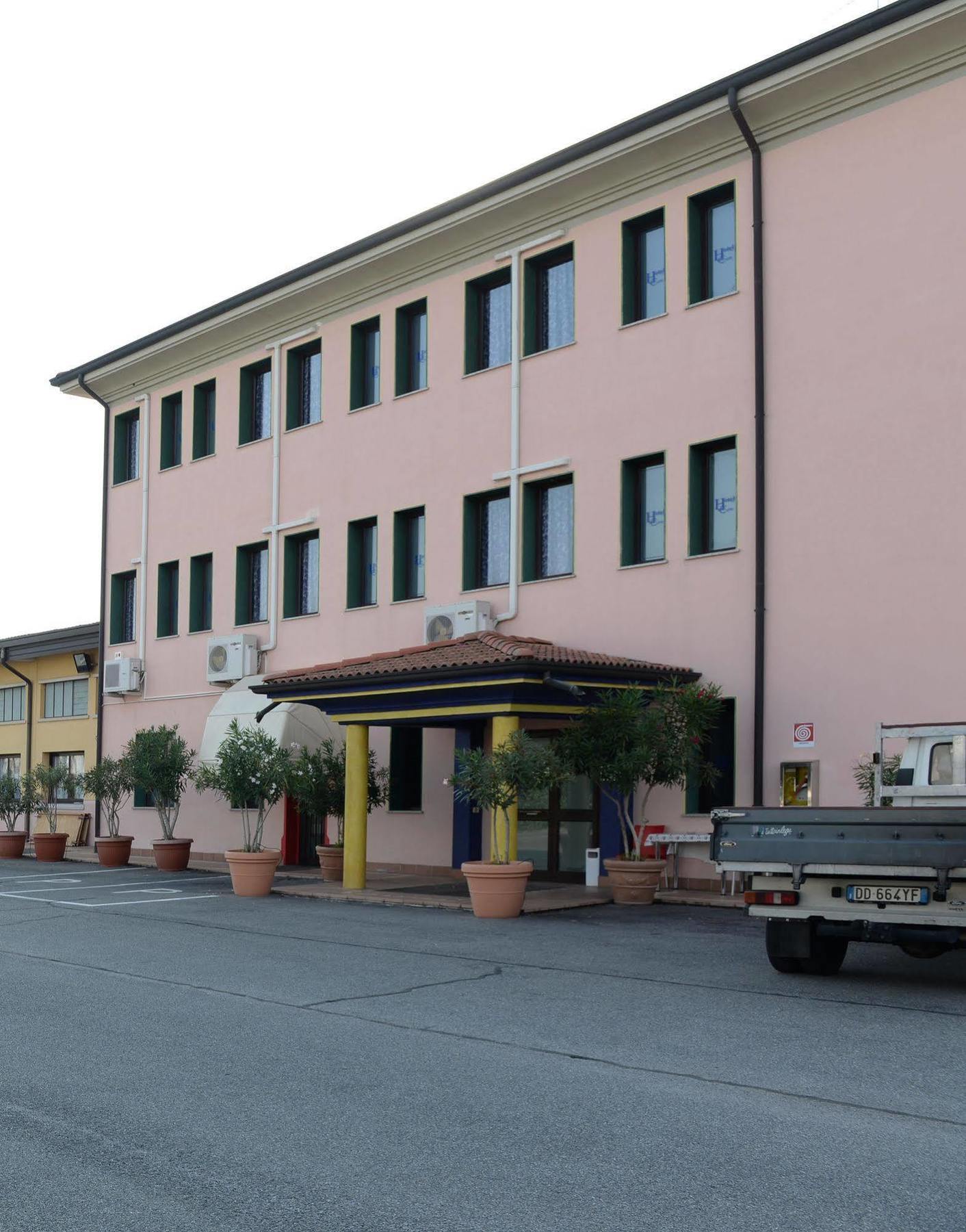 Hotel Euro Castegnato エクステリア 写真